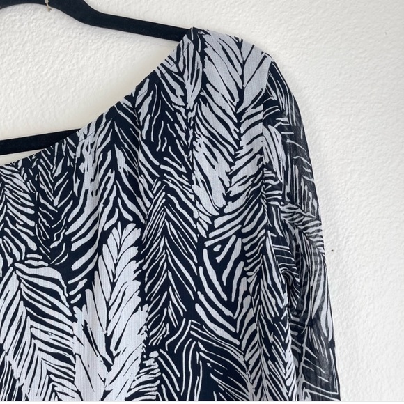 Club Monaco One-Shoulder Blouse Flare Cuffs
Palm printed size XS - Picture 5 of 16